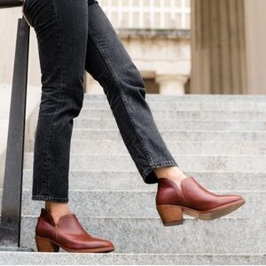 NEW Nisolo Mia Everyday Ankle Bootie in Auburn/Brandy, Size 8